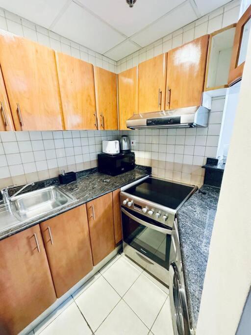 Cozy 1br In Marina Near And Metro Station Dubai